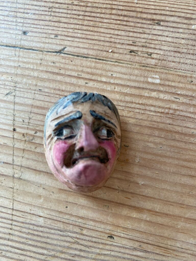 Holzmaske