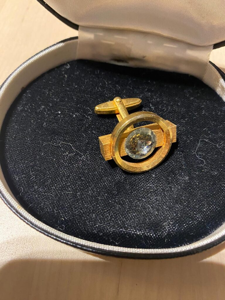 Manschettenknopf - golden mit Stein