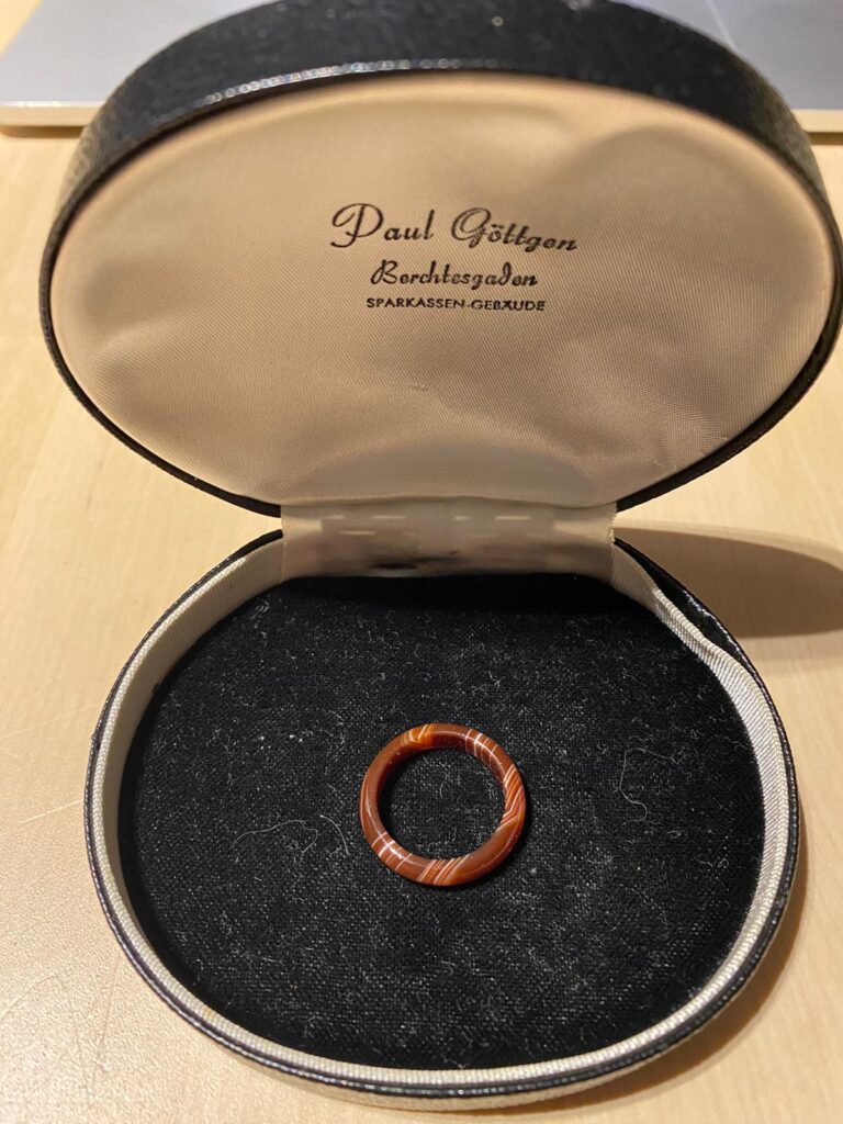 Orange-brauner Ring